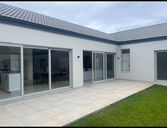 2 BEDROOM HOUSE FOR SALE IN SHEFFIELD BEACH
